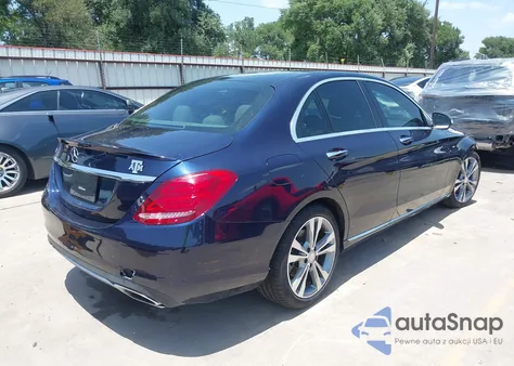 2015 Mercedes-Benz C 300 Luxury/Sport z USA, uszkodzony, nr VIN 55SWF4JB4FU052546